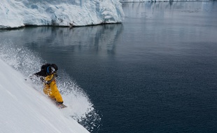 Le rider Xavier De le Rue en expédition en Antarctique.